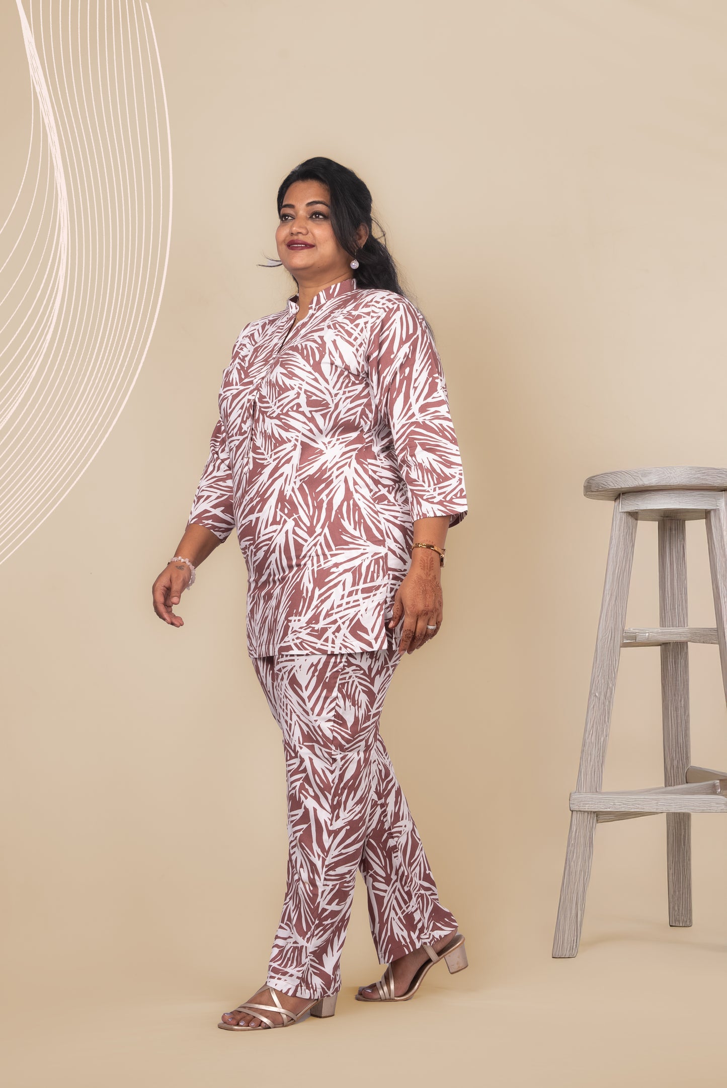 Elegant Leaf Print Rayon Night Suit in Mauve